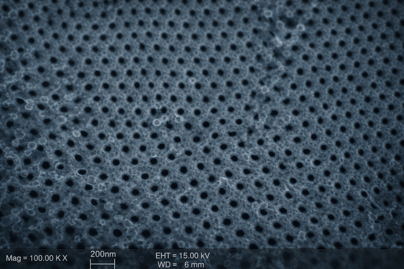 Estructura columnar del recubrimiento de óxido de aluminio