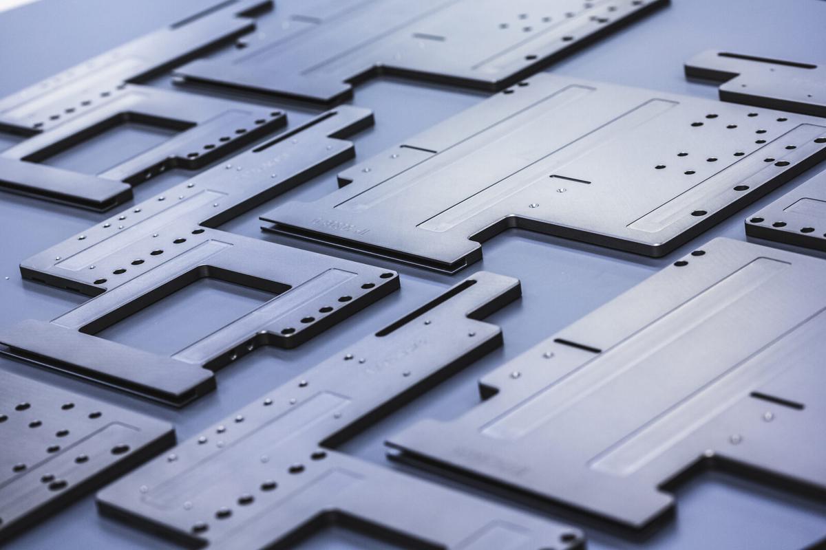 Plates with OX-W hard anodizing treatment