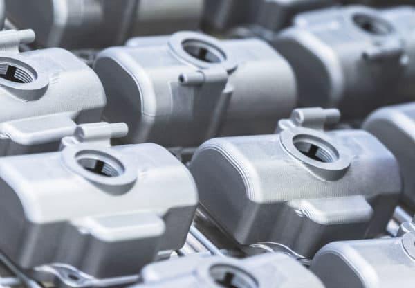 Cuerpos de válvula en aluminio estampado anodizados con OX-A